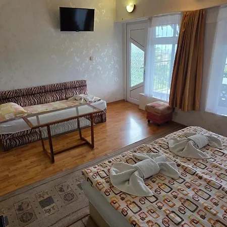 Guest house Summer House Saints Constantine and Helena