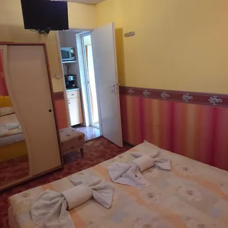 Гостьовий будинок Summer House Святі Костянтин і Олена