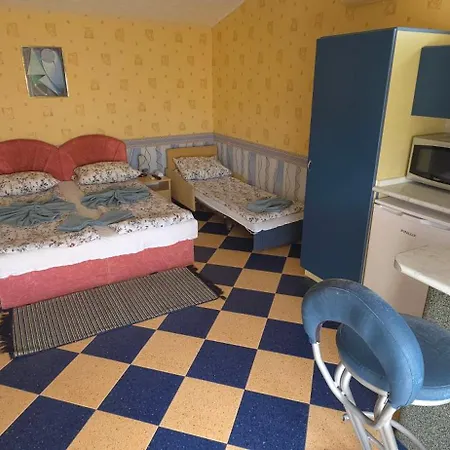 Summer House Святі Костянтин і Олена