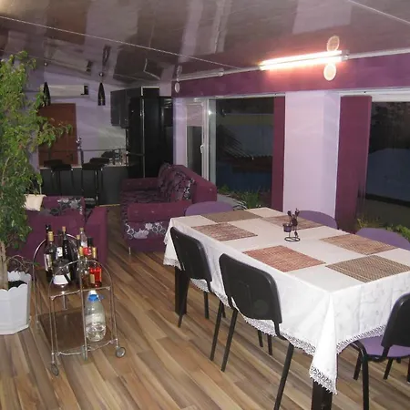 Summer House Гостьовий будинок 3*