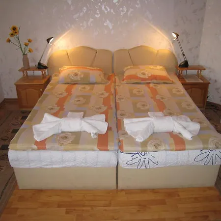 Гостьовий будинок Summer House Святі Костянтин і Олена