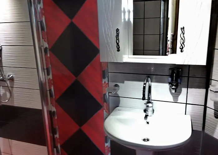 Summer House Святые Константин и Елена